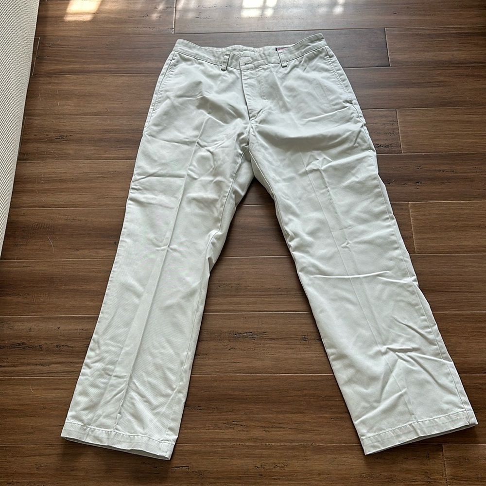 34x30 vineyard vines small imperfection on bottom of one pant, pictured above.
